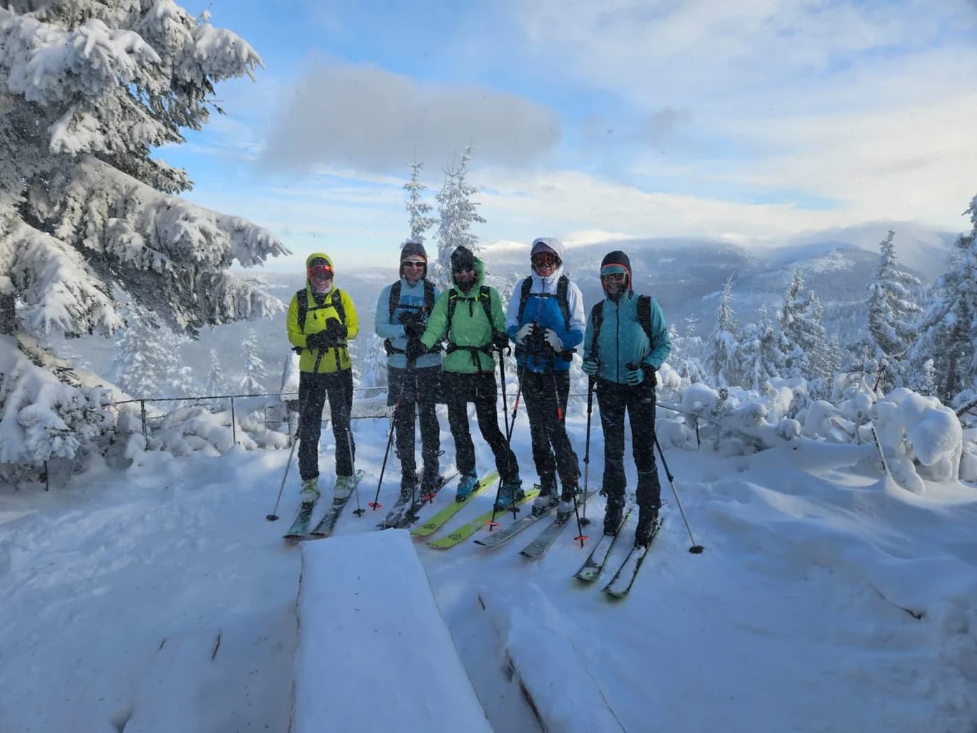 Účastnice na skialpech na vyhlídce